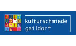 Logo Kulturschmiede Gaildorf, buntes Buchstabenpuzzle mit dem Wort Kulturschmiede auf blauem Hintergrund