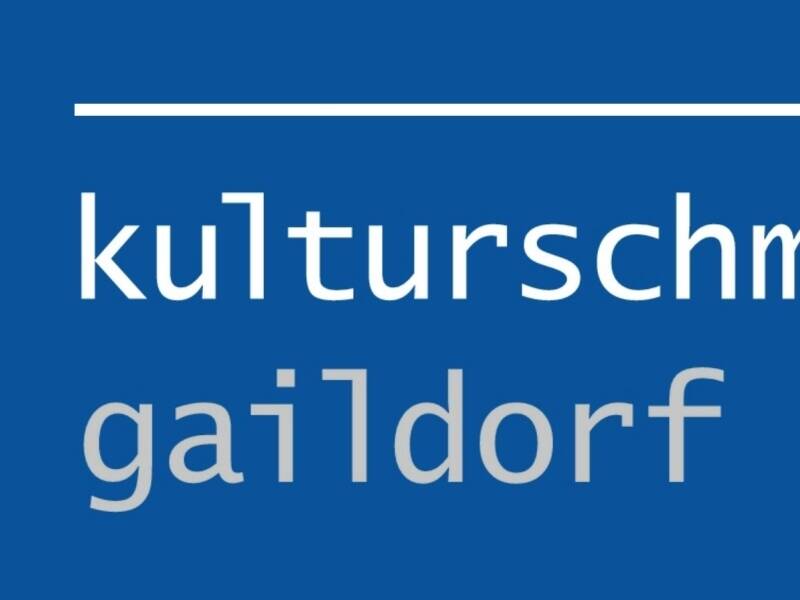 Logo Kulturschmiede Gaildorf, buntes Buchstabenpuzzle mit dem Wort Kulturschmiede auf blauem Hintergrund