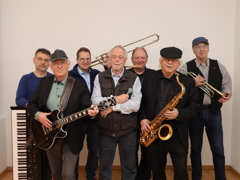 Ensemblebild Klangwerk mit den einzelnen Mitgliedern und den Instrumenten